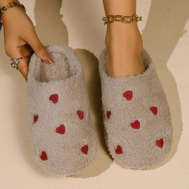 SHEIN Heart-Shaped Women&#39;s Indoor Slippers, Soft Sole Light And Comfortable Fluffy Slip-On Slippers, Khaki, Cute