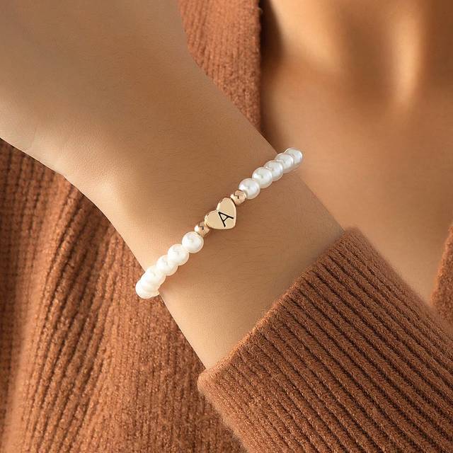 SHEIN 1pc Simple & Elegant Vintage Faux Pearl Heart Design 26 Alphabet Letter Beaded Bracelet For Women Valentines,Mom,Mother,Mother&#39;s Day,Gift