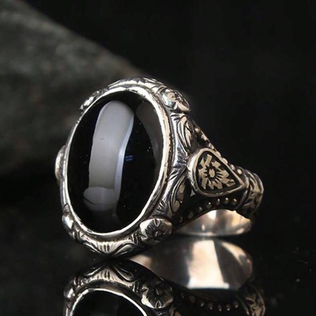 SHEIN 1pc Vintage Pattern Black Artificial Gemstone Men&#39;s Punk Fashion Jewelry Party Hip Hop Silver Ring
