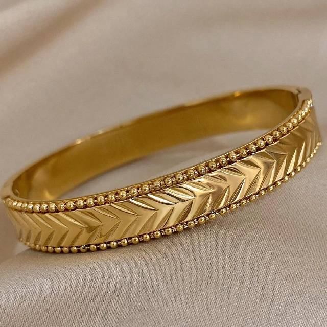 SHEIN 1 Pc Bead Chain Hammered Pattern Stainless Steel Bracelets Women Retro Cuff Bracelets Christmas Daily Party Jewelry Gifts