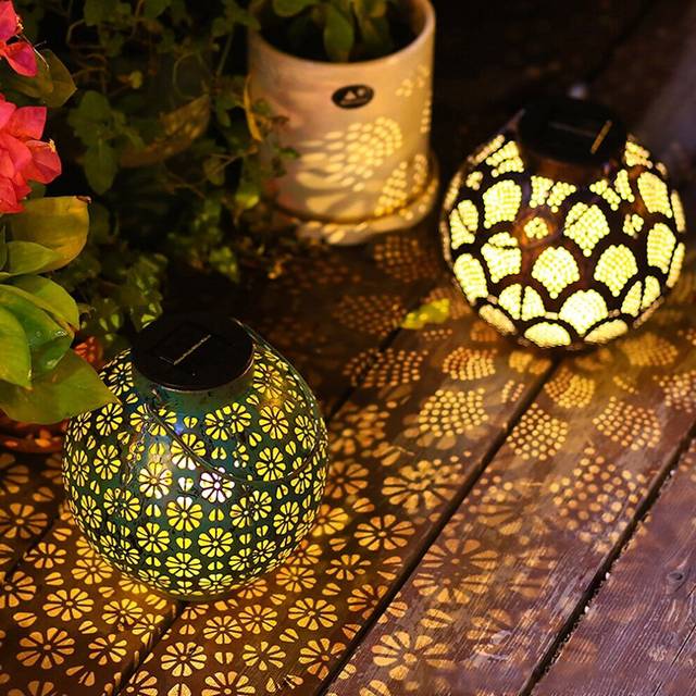 Solar Retro Hanging Metal Lantern Lights Outdoor Waterproof Garden Light Patio Porch Balcony Outdoor Landscape Decoration Night Light