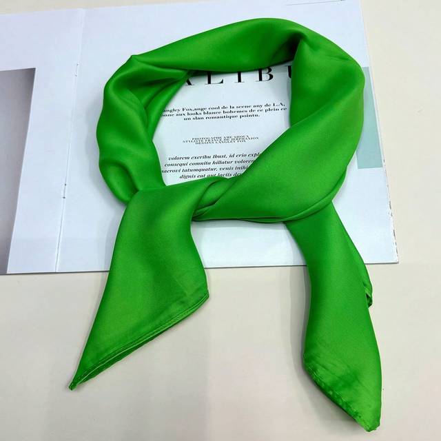 1st enfärgad fyrkantig halsduk för kvinnor Mode sidenscarf multifunktionell sjal, hårband, midjebandana, hårband, pannband Perfekt för att klä upp din - Grön (En-Storlek)