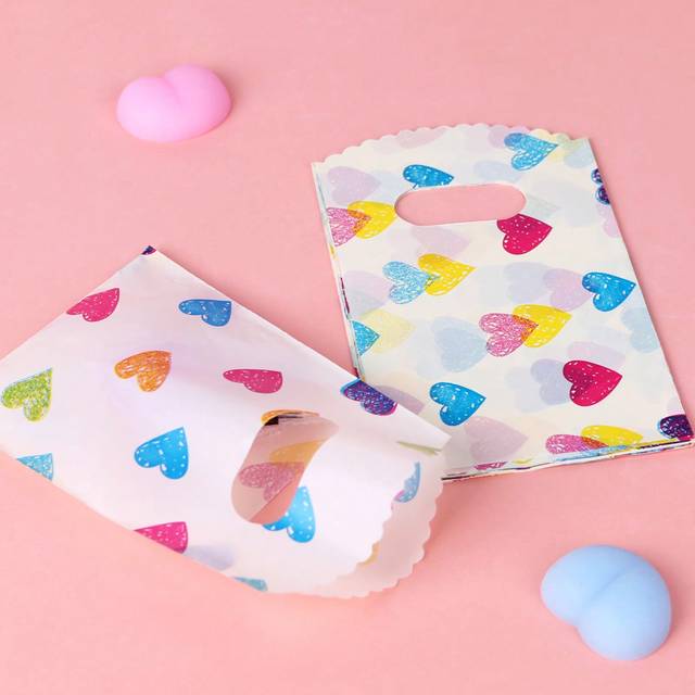 SHEIN 45pcs/Set Mini Plastic Gift Bag With Heart Shaped Handle, Party Favor Packaging Back To School Valentine Day Mother&#39;s Day Graduation