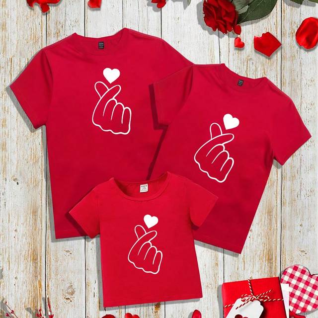 Luneh 1pc Casual Valentine&#39;s Day Themed Heart & Hand Gesture Print Fitted Round Neck Short Sleeve T-Shirt For Women, Summer