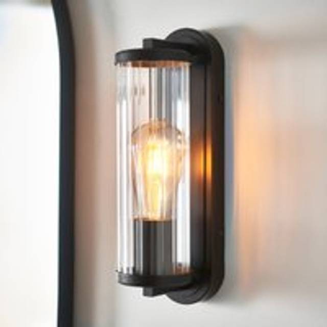 Alyn Bathroom Wall Light - Bronze