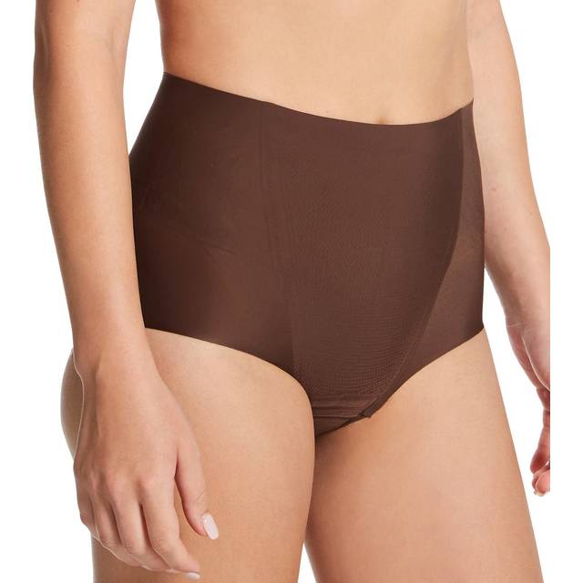Zone Smoothing Briefs - MOC Mocha - From cutting-edge intimates to luxury-technical ready-to-wear, Commando is the original creator of the 'invisible' look with its smooth, seamless undergarments sitting effortlessly under any outfit.