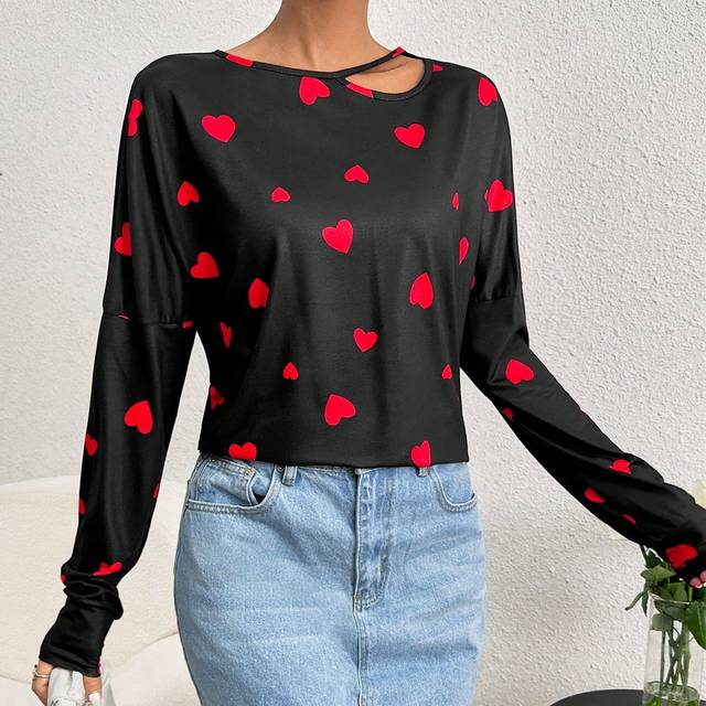 SHEIN Women Sweetheart Neckline T-Shirt With Heart-Shaped Cutout And Love Print Decoration For Valentine&#39;s Day