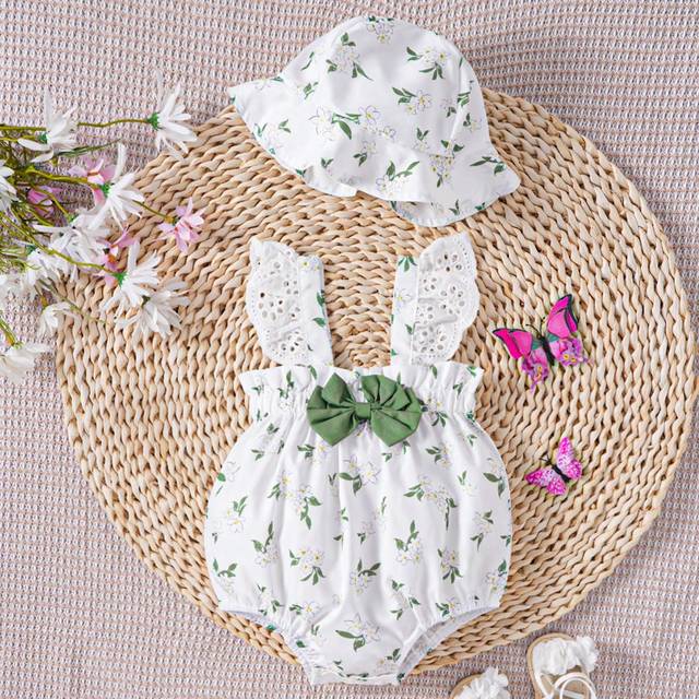 SHEIN Baby Girl Fresh & Elegant Lace Patchwork Bodysuit And Hat, Perfect For Spring/Summer Holidays