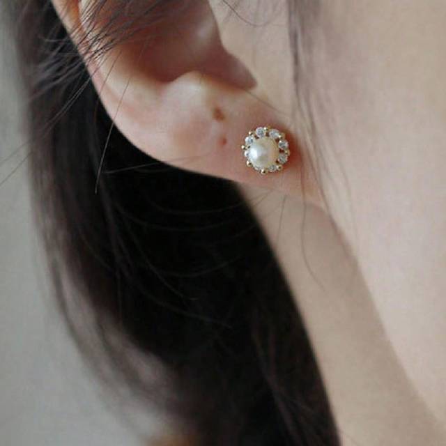 GAGAFEEL 1 Pair Vintage & Retro French S925 Sterling Silver Plated 14k Gold Earrings Faux Pearl Small Disc Earrings Light Luxury Elegant Earrings Girl Jewelry