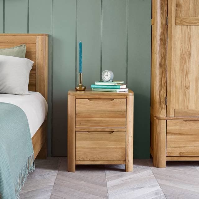 Natural Solid Oak Bedside Tables and Cabinets - 2 Drawer Bedside Table - Romsey Range - Oak Furnitureland
