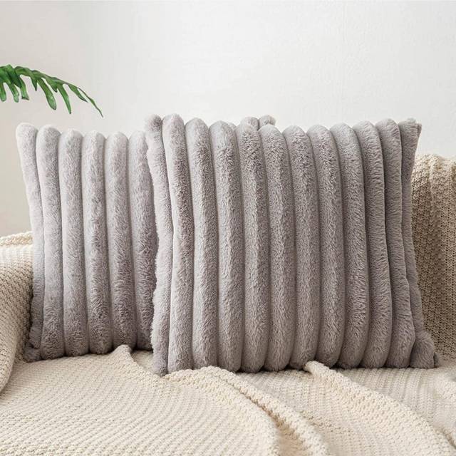 SHEIN 1pc Solid Fuzzy Cushion Cover Without Filler, Modern Flannelette Decorative Throw Pillow Case For Home