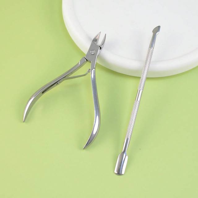 SHEIN 2pcs/Set Stainless Steel Dead Skin Cuticle Clippers And Pusher Nail Art Tool Set,Nail Supplies,Nail Tools,Nail Art Tools,Back To School,Nails,Nail Too