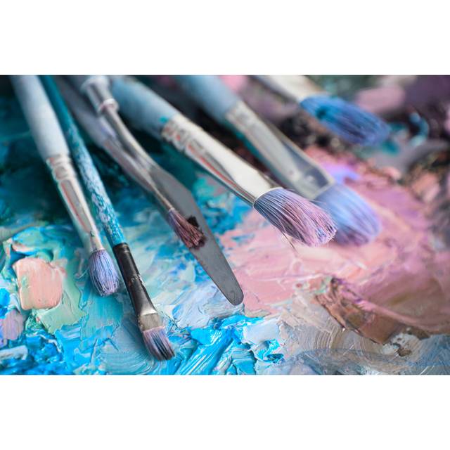 Artist''s Palette With Paintbrushes (20cm H x 30cm W x 3.8cm D)