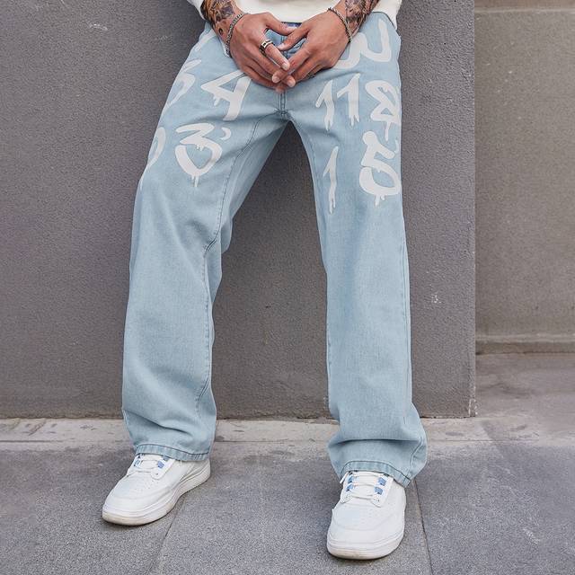 Loose Fit blå jeansjeans för män med tryckta bokstäver och grafik Raka ben Långa broderade skater Jean Cargo Graffiti Vanligt ljus Bal Y2K Vänner - Ljustvätt (L,M,S,XL,XXL)