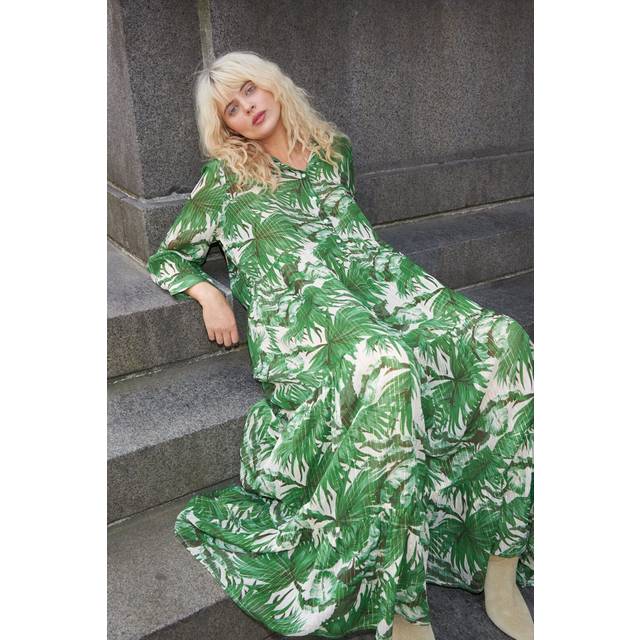 Nee Palm Print Dress - Green - Elevate your wardrobe staples with Copenhagen brand Lollys Laundry. From chunky knitwear to feminine blouses, quilted vests and more, each piece is crafted to take you from the office to wherever your plans take you next.