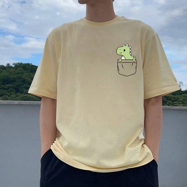 Manfinity Men&#39;s Cartoon Dinosaur Print Short Sleeve T-Shirt