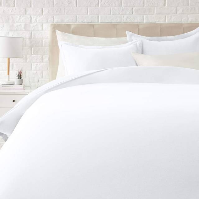 Amazon Basics Lightweight Microfiber 3 Piece Duvet Cover Set with Zipper Closure  Full/Queen  Bright White  Solid