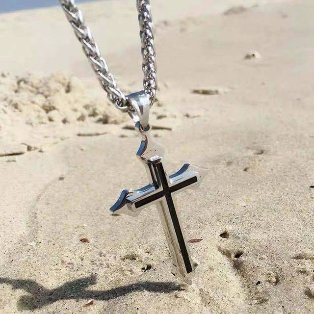 SHEIN 1pc Stainless Steel Chain Black Oil-drip Cross Pendant Men&#39;s Necklace