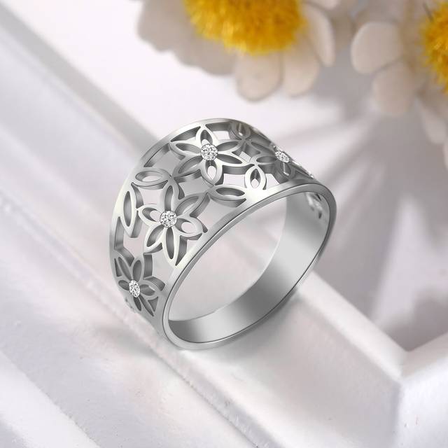 SHEIN 1pc Women&#39;s Stainless Steel Hollow Out Flower Ring, Exquisite Vintage Jewelry Finger Decoration Romantic Holiday Gift Valentines,Mom,Mother,Mother&#39;s D