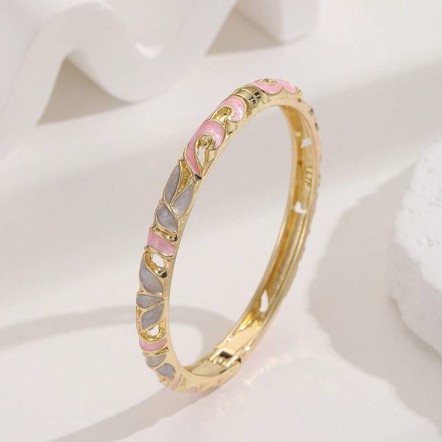1 st. Puder & Grå Färg Emalj Beläggning Med Guldpläterad Trendigt: Utskurna Detaljer Blå och vit Porslin Mönster Armband För kvinnor - Rosa