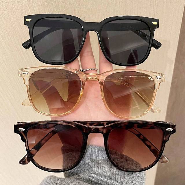 SHEIN 3pcs Y2k Style Square Frame Cute Unisex Retro Fashion Eyeglasses Beach Accessories For Women Glasses Shades For Summer Beach Vacation,Outdoor,Travel