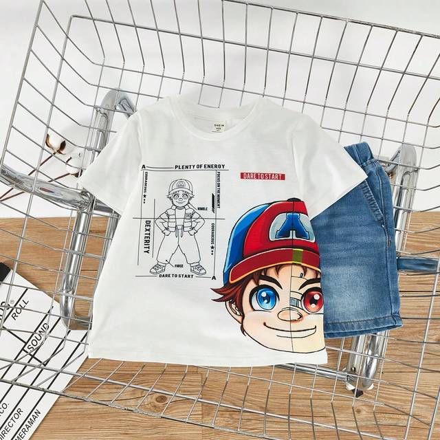 SHEIN 1pc Young Boys&#39; Casual Sporty College Style Red & Blue Cap & Cartoon Head Print Loose White Short Sleeve T-Shirt Suitable For Daily Wear, School, Spor