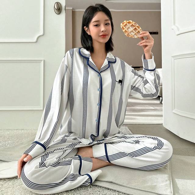 DAZY Women&#39;s Striped Cat Patterned White Long Sleeve Top And Pants Pajama Set