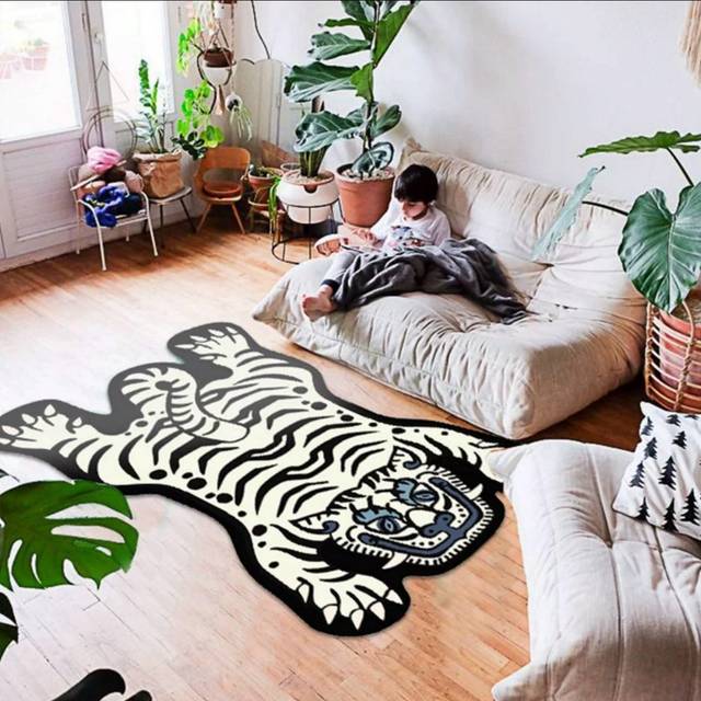 SHEIN A Piece Of Personalized Asymmetric-Shaped Tiger Print Carpet/Mat For Bedroom Bedside Floor Decor, Room Decor