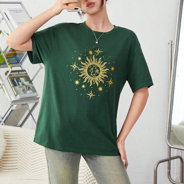 SHEIN Teenage Girls&#39; Loose Fit Knitted Short Sleeve T-Shirt With Sun, Moon & Face Print