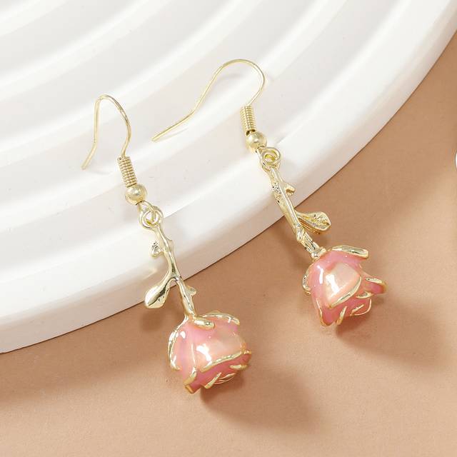 SHEIN 1 Pair Handmade Rose Flower Elegant Lightweight Resin Vacation Style Earrings For Women, Suitable For Valentine&#39;s Day Gift, Everyday Wear (Pink/Black/