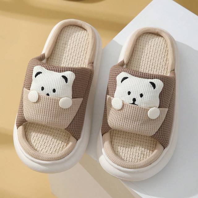 SHEIN Women Cartoon Bear Decor Home Slippers, Preppy Fabric Novelty Slippers