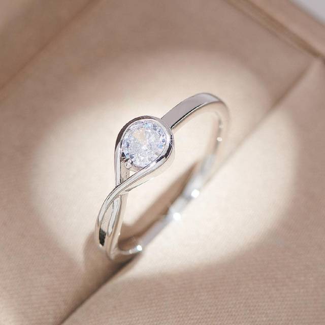 SHEIN 1pc Simple & Fashionable Waterdrop Shaped White Cubic Zirconia Ring For Women, Surprise Gift For Valentine&#39;s Day
