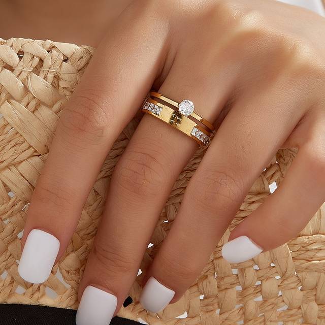 SHEIN 1pc 18K Gold Plated Gorgeous Style Stainless Steel Cubic Zirconia Love Forever Ring Ladies Jewelry Luxury Style Wedding Party Jewelry Dating Gift