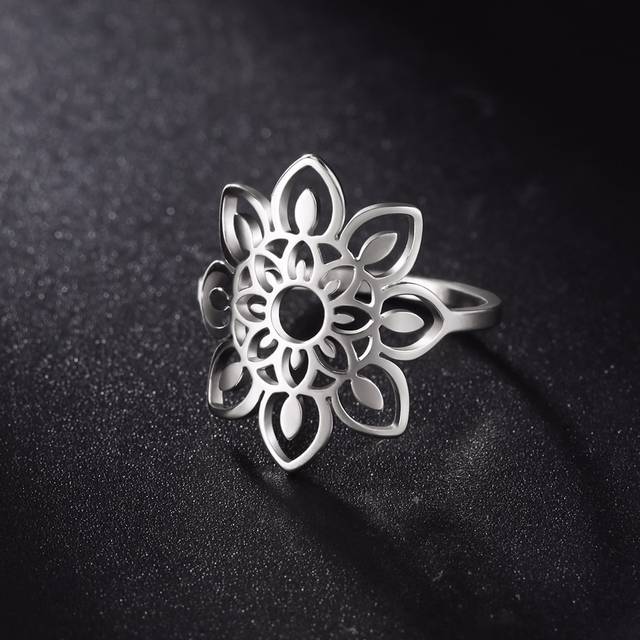 SHEIN 1pc Women&#39;s Bohemian Style Flower Pattern Stainless Steel Ring, Simple & Fashionable Jewelry Gift For Wedding/Engagement Valentines,Mom,Mother,Mother&#39;