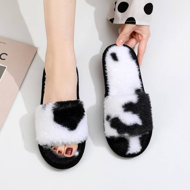 SHEIN Cow Print Fuzzy Bedroom Slippers,Winter Slippers Women&#39;s Home Indoor Non-Slip Warm Long Plush Soft Slippers.