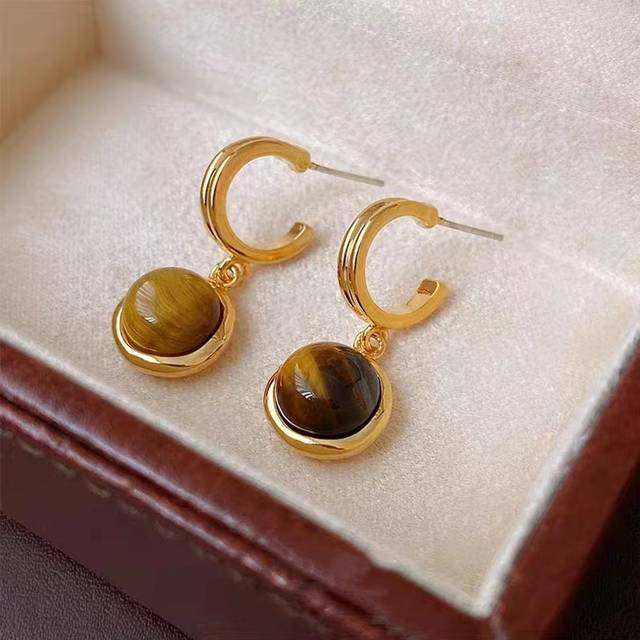 SHEIN Circular C Shape Earrings, Fashionable And Niche Design, Vintage And Antique Style Ear Accessory