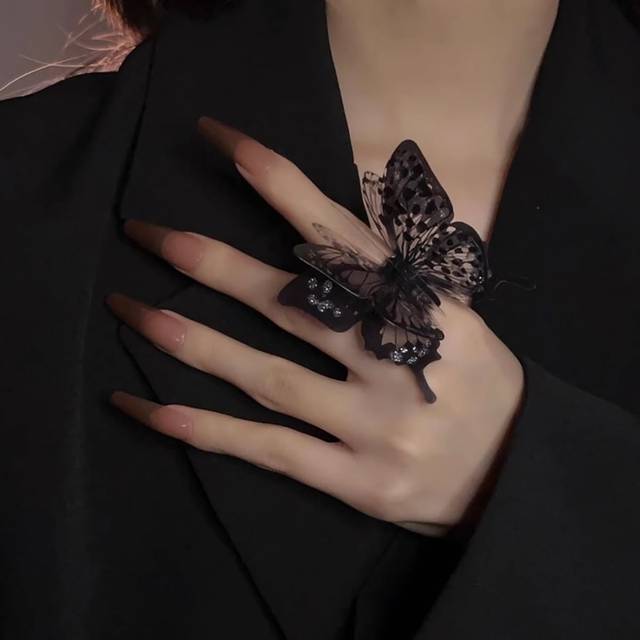 SHEIN 1pc Black Oversized Butterfly Ring, Goth Style Personality Fashion Decorative Accessory, Adjustable Band