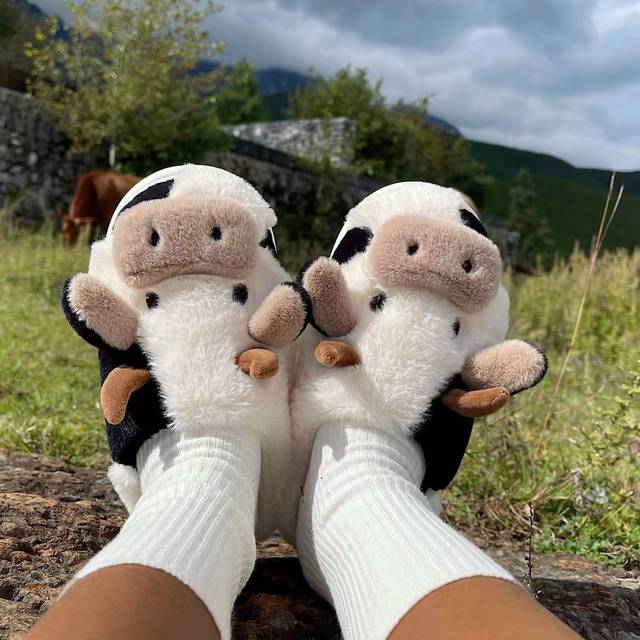 SHEIN Cute Cartoon Cow Print Indoor Warm Slippers For Women