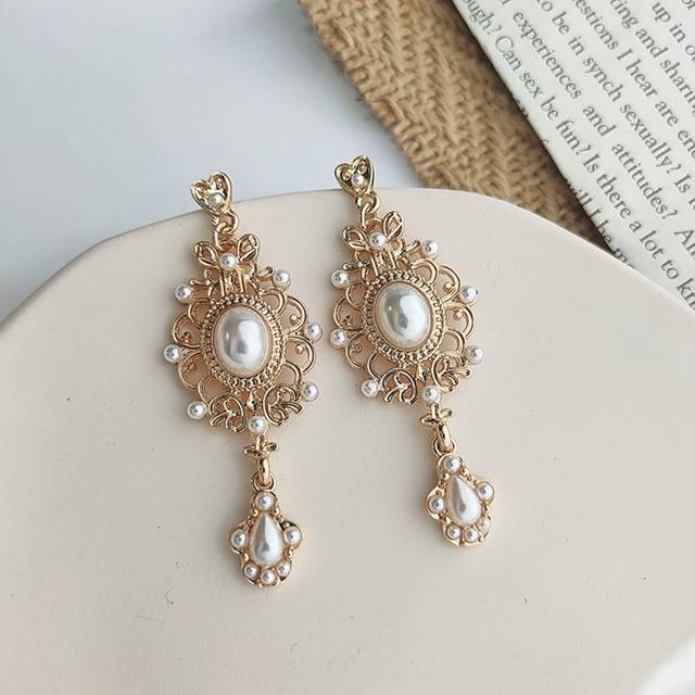 SHEIN 2pcs Bohemian Vintage Palace Baroque Pearl Earrings For Women, For Party And Daily Wear