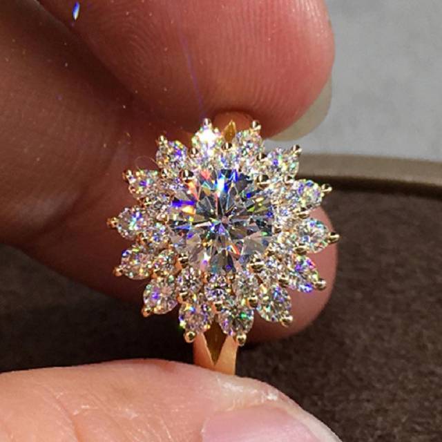 SHEIN 1pc Exquisite Zirconia Sunflower Women&#39;s Ring, Romantic Proposal Wedding Ring, Fashionable Lady&#39;s Ring Valentines,Mom,Mother,Mother&#39;s Day,Gift