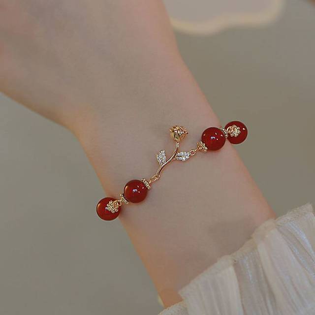 SHEIN 1pc Red Agate Beaded Rose Chain Bracelet Valentines,Mom,Mother,Mother&#39;s Day,Gift