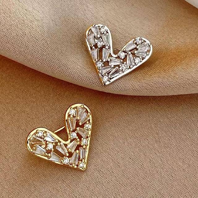 SHEIN 1pc Love anti slip buckle small brooch fashionable collar pin pin versatile mini brooch