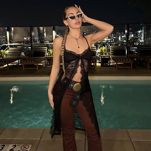 SHEIN Women&#39;s Solid Color Lace Trimmed Slit Hem Camisole Y2K Country Concert Club Women Date Night Outfits Sexy GoingÂOut Black Long Tank Top