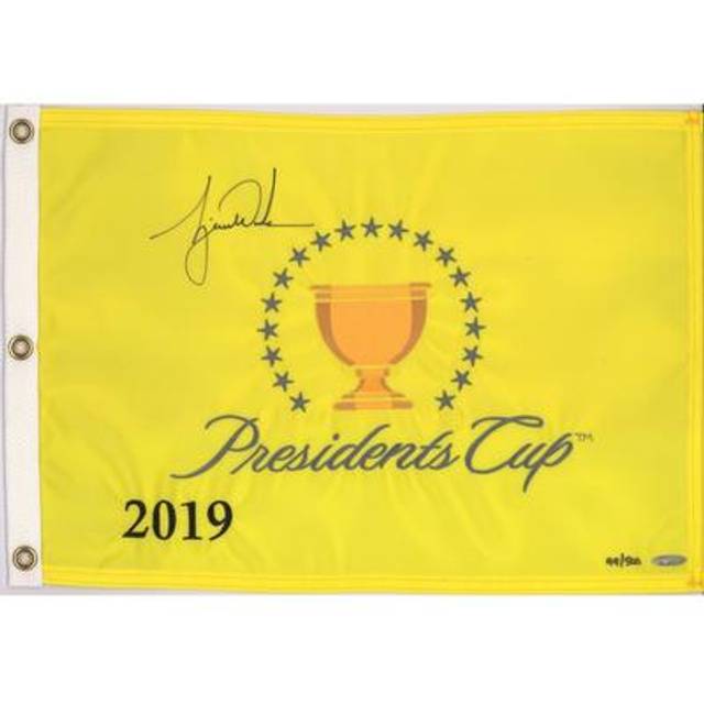 Tiger Woods Autographed 2019 Presidents Cup Pin Flag - Upper Deck