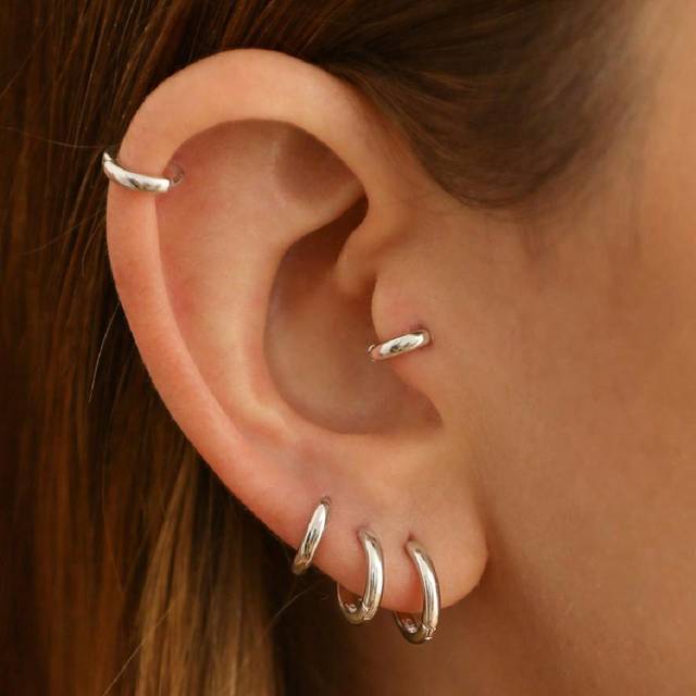 SHEIN 1 Pair Simple S925 Sterling Silver Small Huggie Hoop Earrings for Women or Girls, Dainty Cartilage Hoop, Tiny Helix Hoop, Minimalist Targus Hoop, Conc
