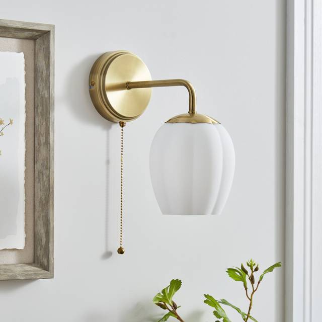 Frosted Tulip Ribbed Wall Light - Gold