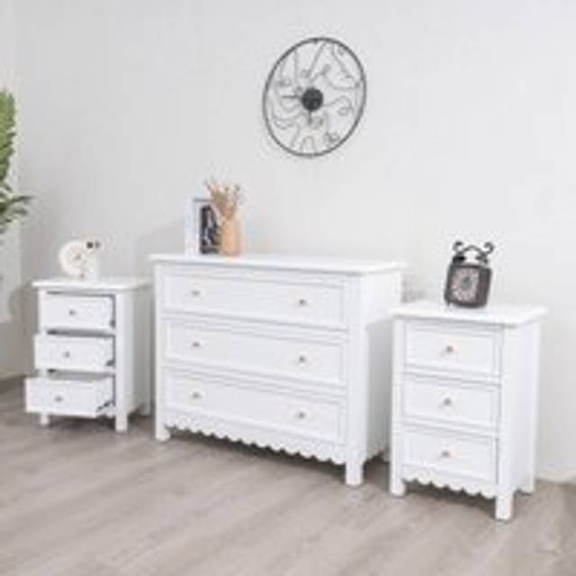 Large Scalloped 3 Drawer Chest of Drawers & Pair of Bedside Tables - Staunton White Range Material: Furniture/Furniture Ranges/Staunton Range/Staunton White Range