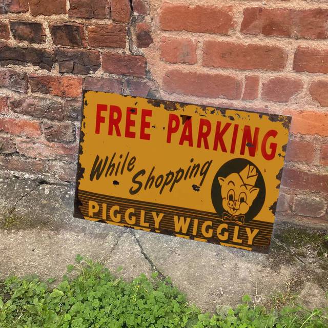 Piggly Wiggly Free Parking - Metal Advertising Wall Sign (40cm H x 60cm W)