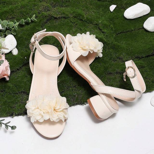 SHEIN New Fashionable & Comfy Children&#39;s High-Heeled Sandals, Roman Style Princess Performance Shoes