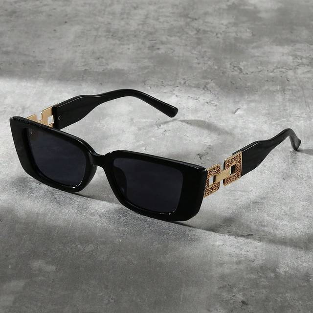 SHEIN 1pc Fashionable Oversized Y2k Fashion Glasses For Summer Beach Vintage Shades Accessories Beach Accessories Glasses Shadesy2kfestival For Summer Beach